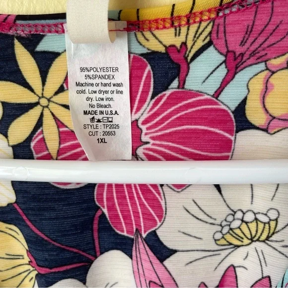 Crepas V Neck Sleeveless Women’s Size 1X in bright floral print - Picture 5 of 7